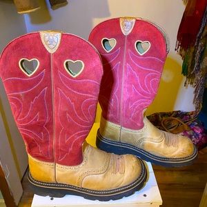 Ariat size 9.5 round-toe cowgirl boots BRAND NEW